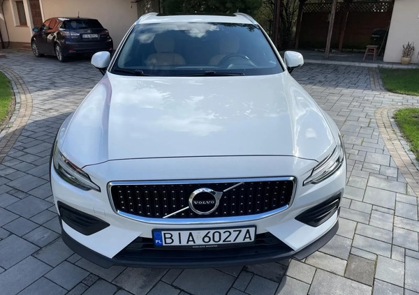 Volvo V60 Cross Country cena 122000 przebieg: 87237, rok produkcji 2019 z Białystok małe 781